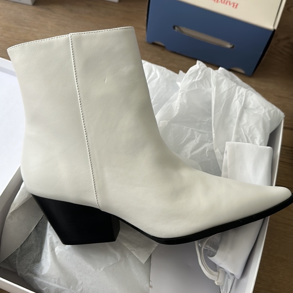 Nwt Raye Traffic Bootie White Size 8 - image 8